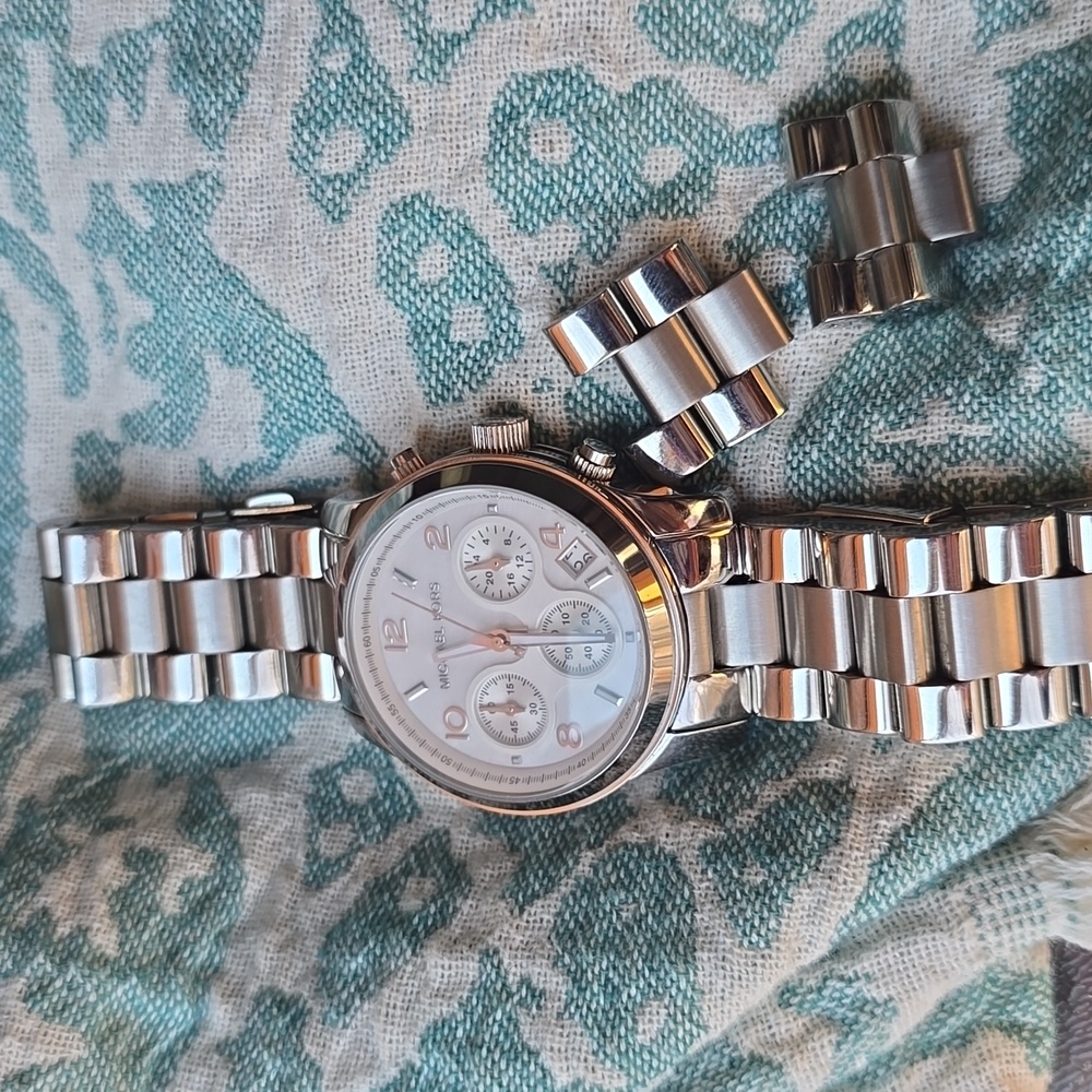 Michael Kors Silver Watch with White Dial Extra Links Pearl